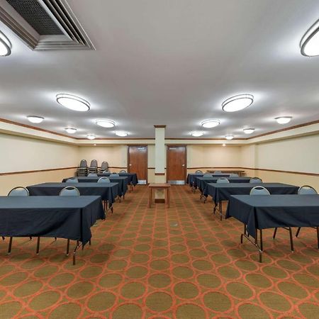 Best Western Louisville East Inn&Suites Eksteriør billede