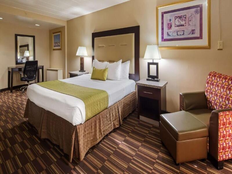 Best Western Louisville East Inn&Suites Eksteriør billede