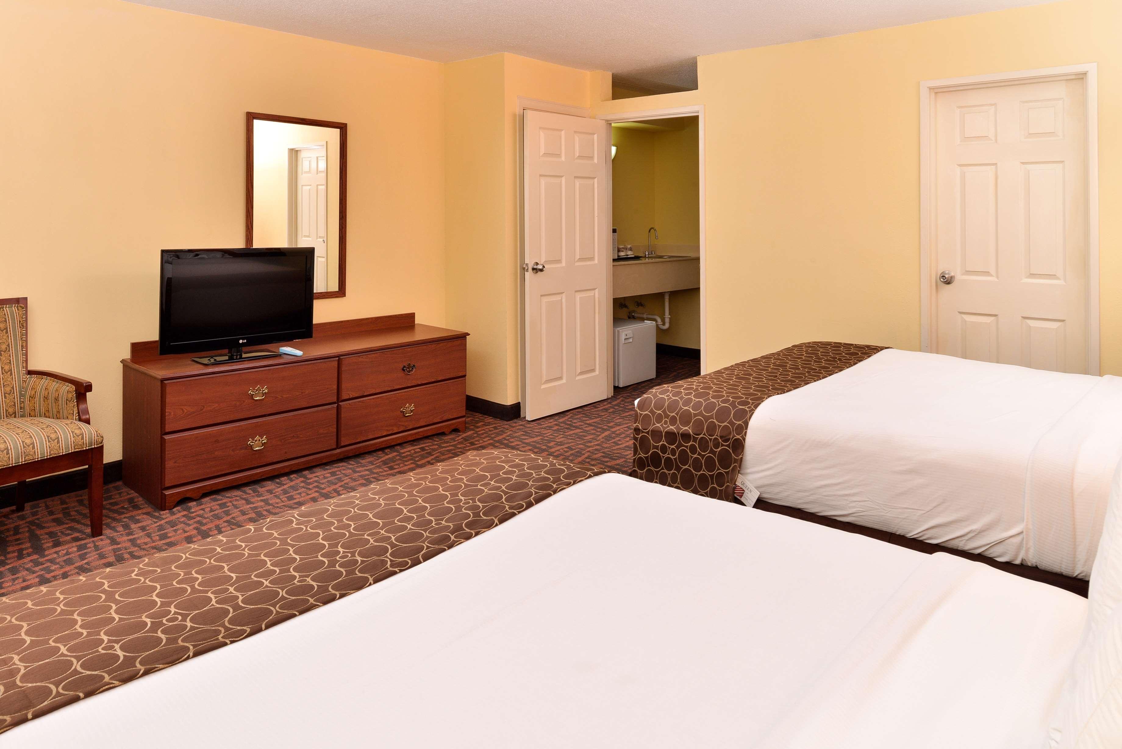 Best Western Louisville East Inn&Suites Eksteriør billede
