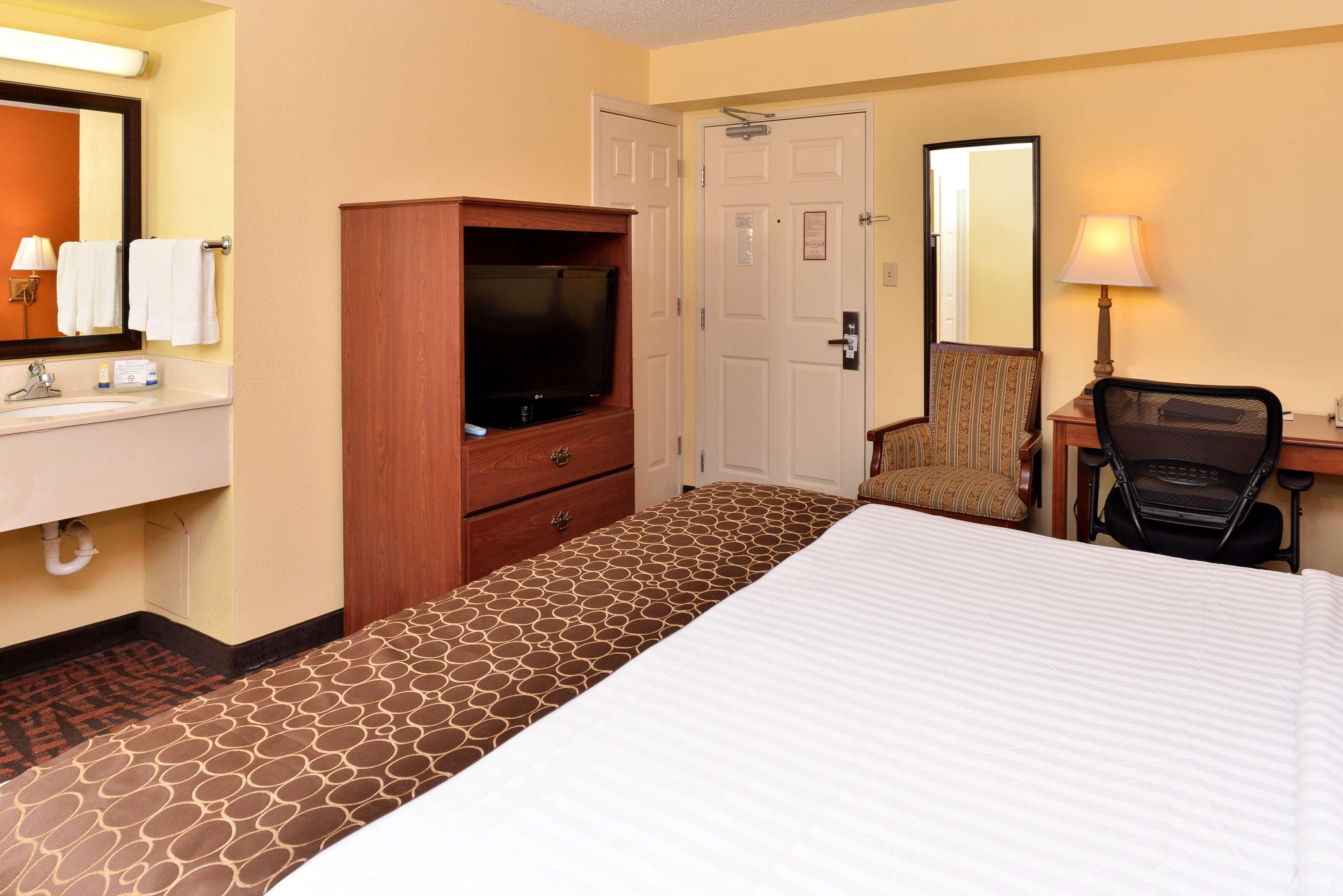 Best Western Louisville East Inn&Suites Eksteriør billede