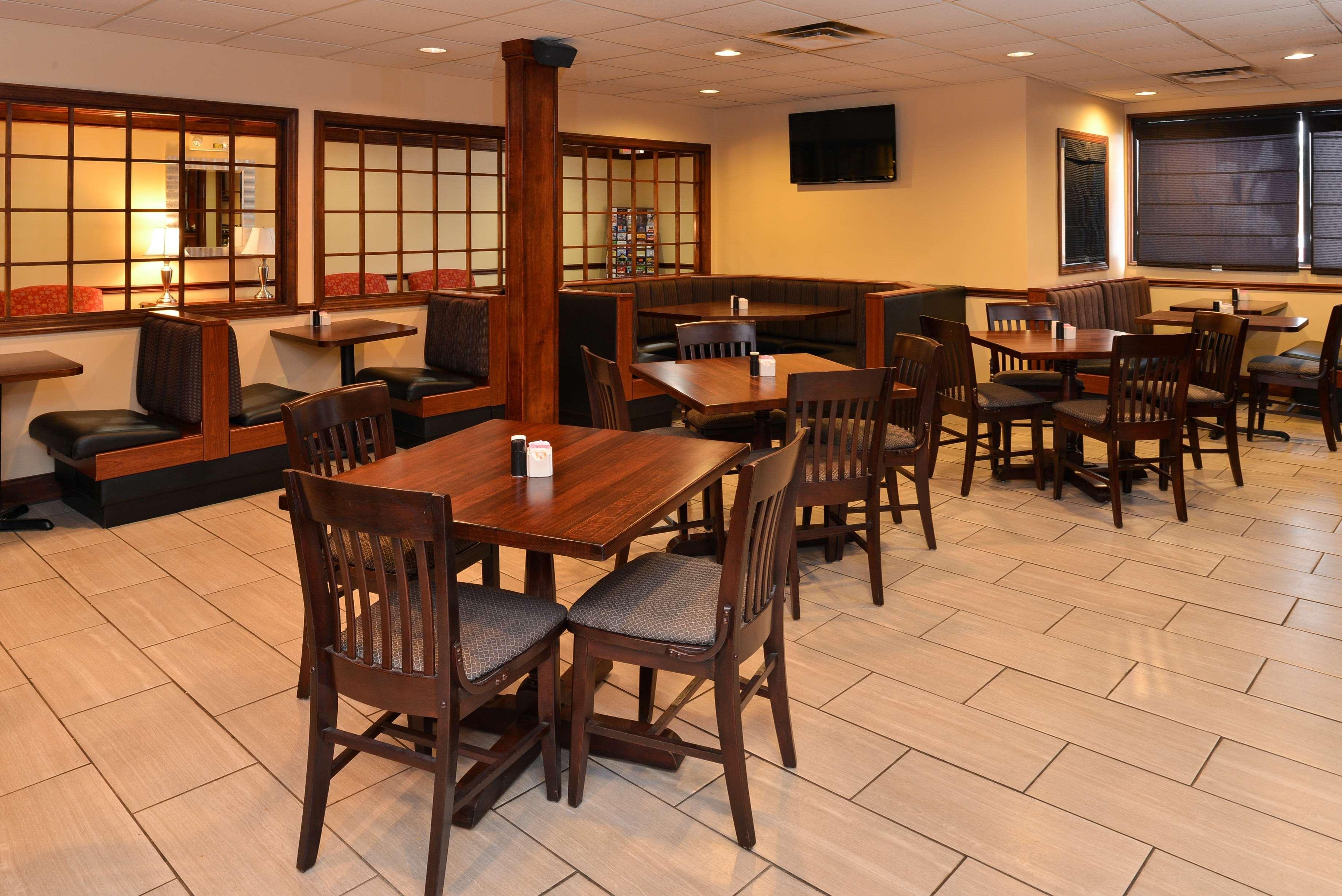 Best Western Louisville East Inn&Suites Eksteriør billede