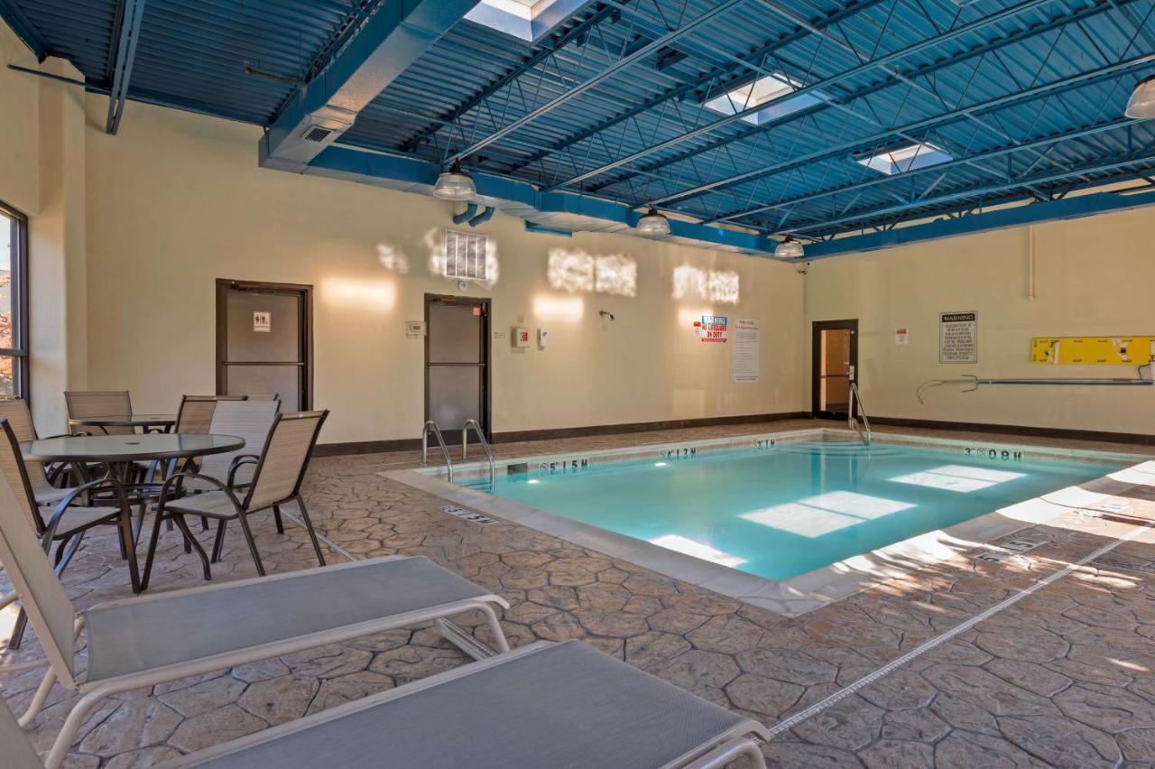 Best Western Louisville East Inn&Suites Eksteriør billede