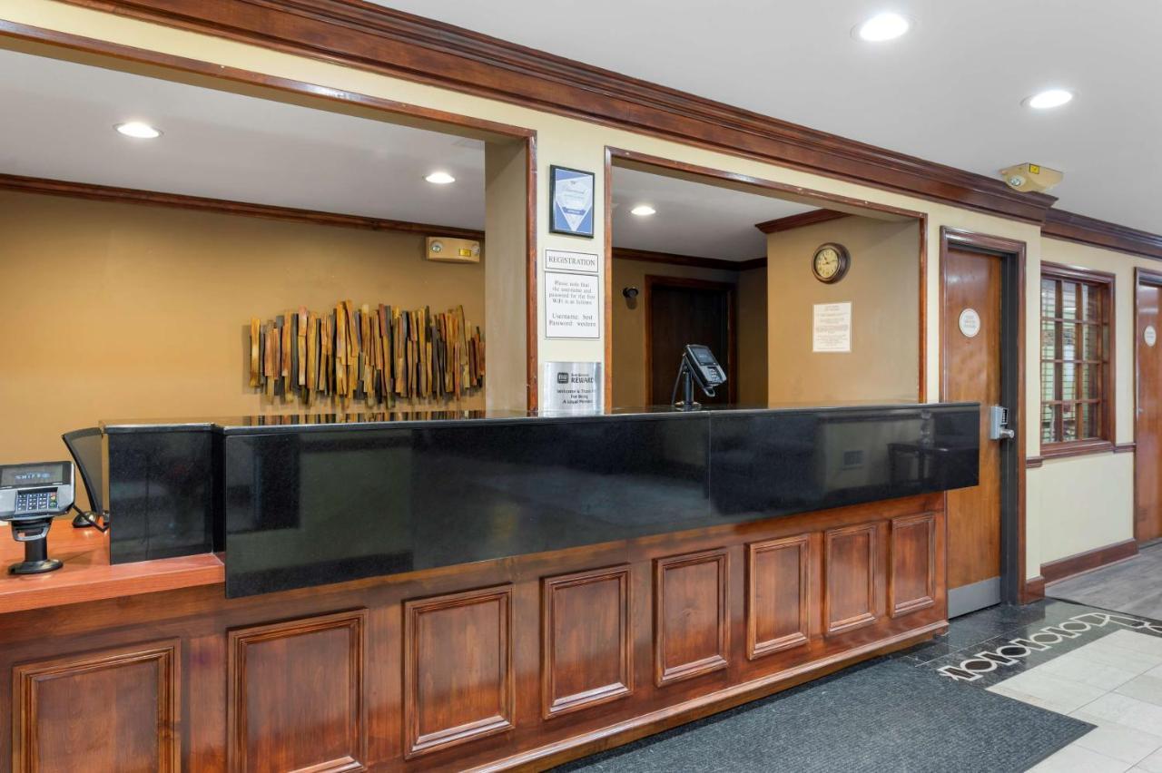 Best Western Louisville East Inn&Suites Eksteriør billede