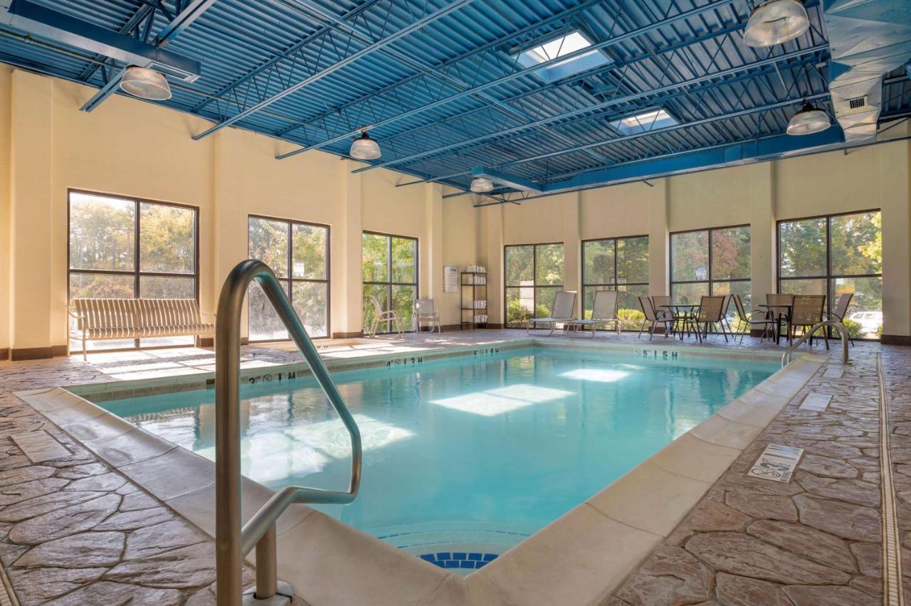 Best Western Louisville East Inn&Suites Eksteriør billede