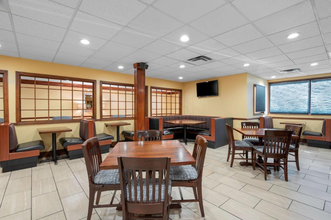 Best Western Louisville East Inn&Suites Eksteriør billede