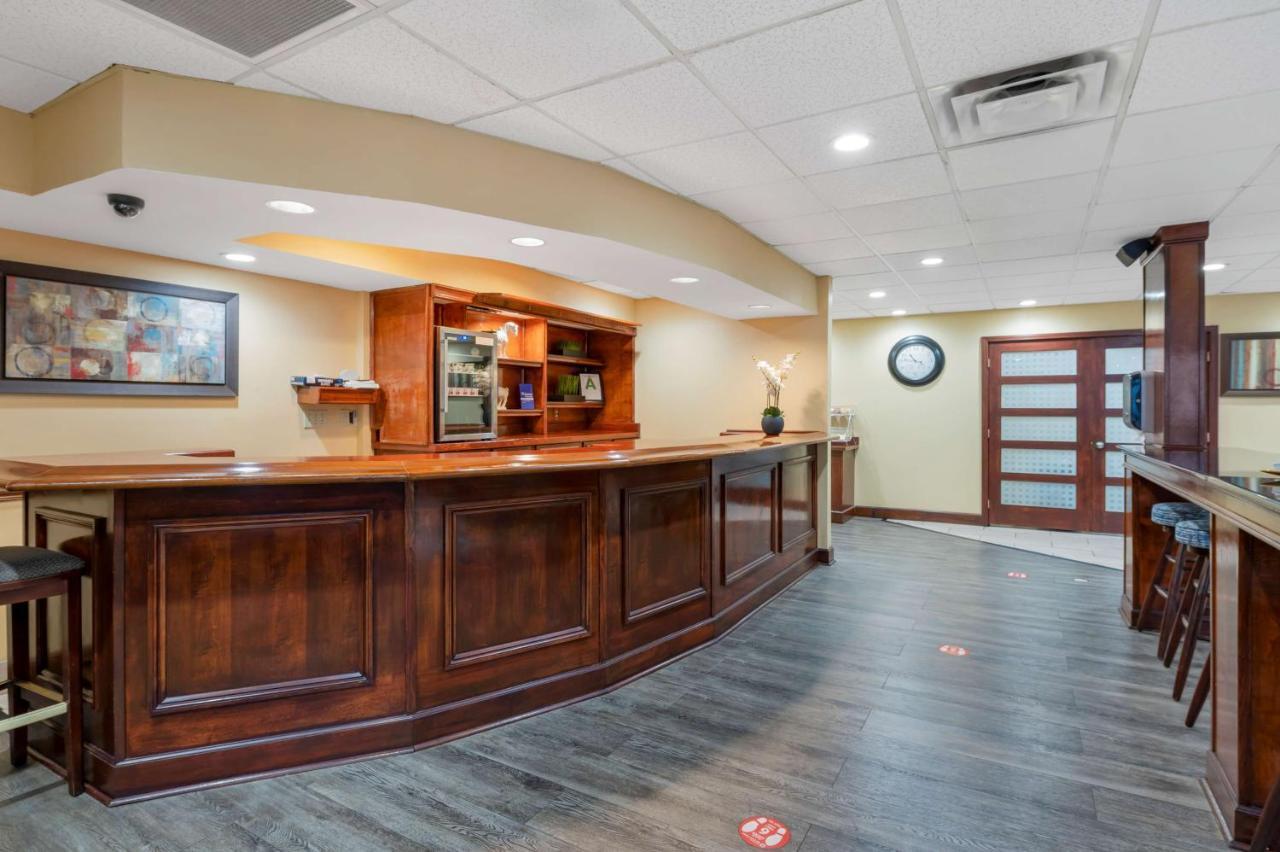 Best Western Louisville East Inn&Suites Eksteriør billede