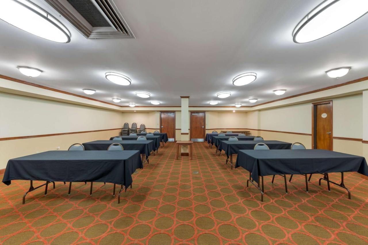 Best Western Louisville East Inn&Suites Eksteriør billede