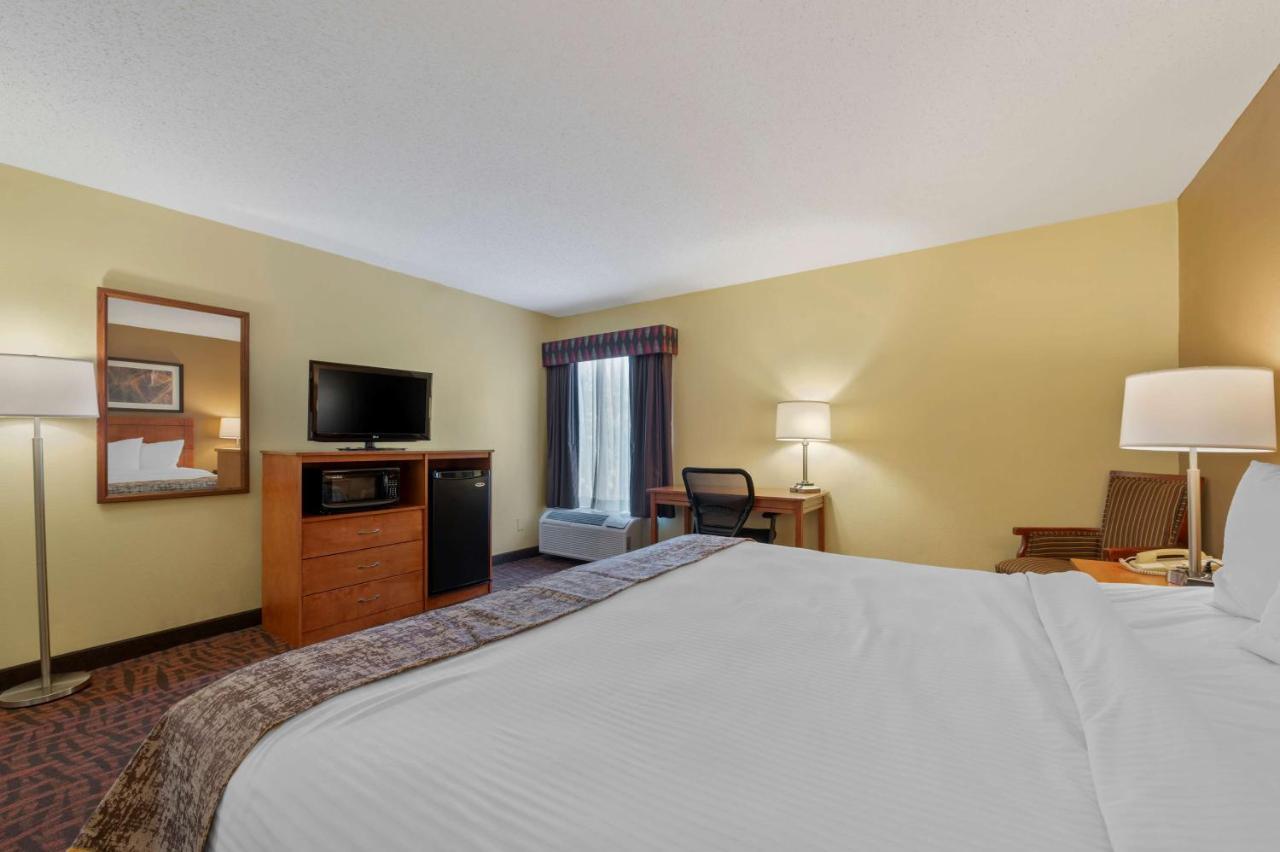 Best Western Louisville East Inn&Suites Eksteriør billede