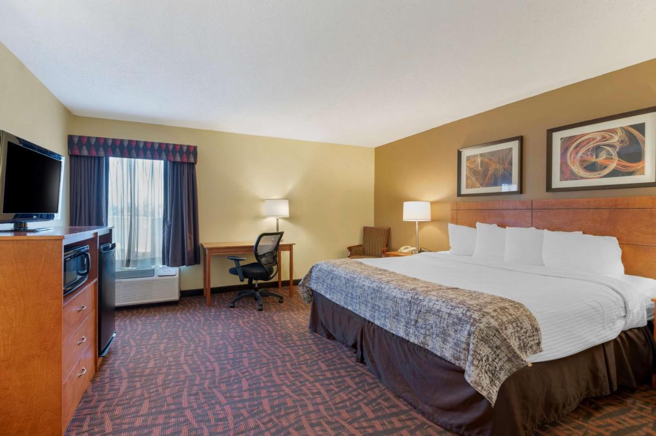 Best Western Louisville East Inn&Suites Eksteriør billede