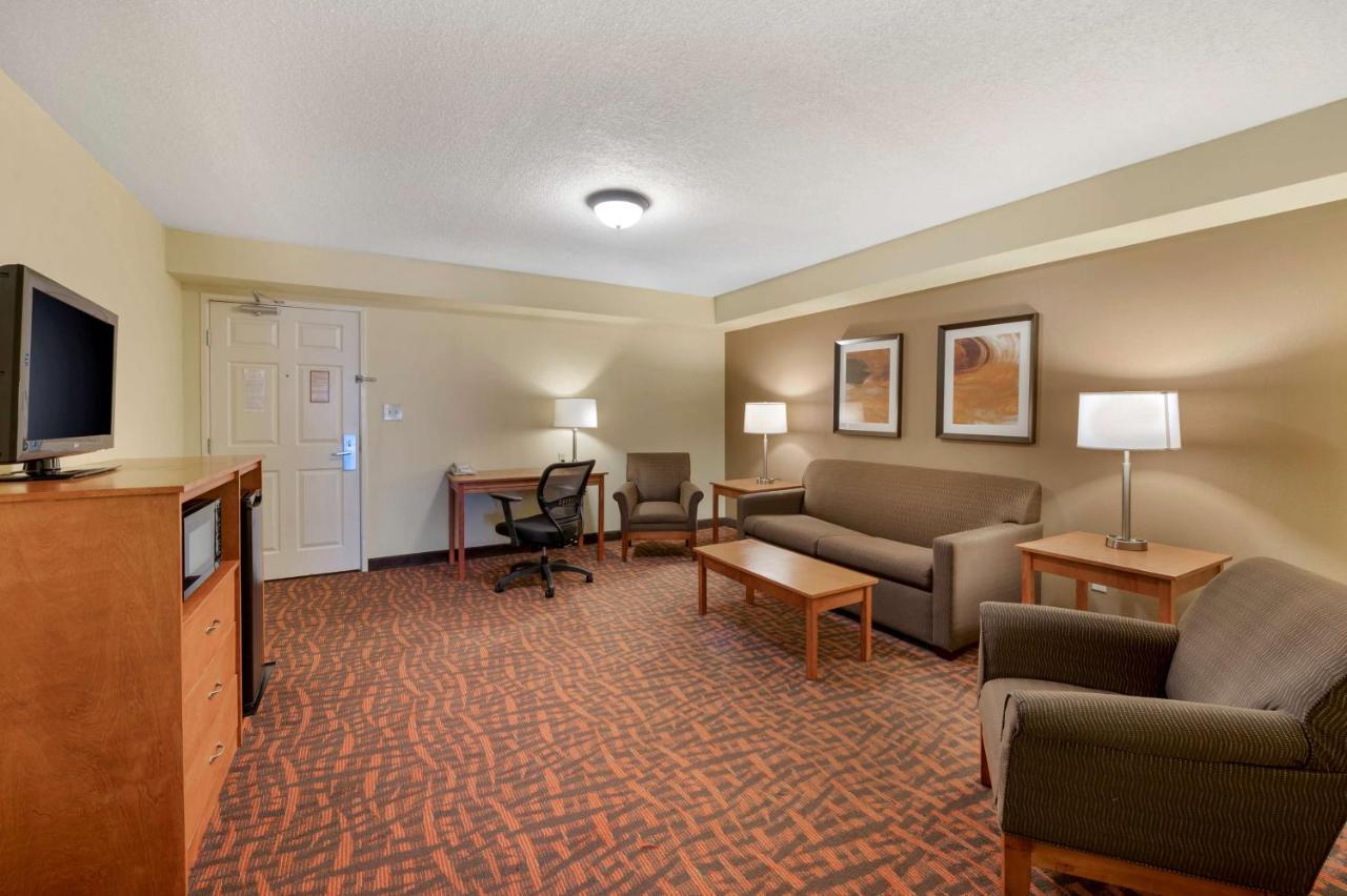 Best Western Louisville East Inn&Suites Eksteriør billede
