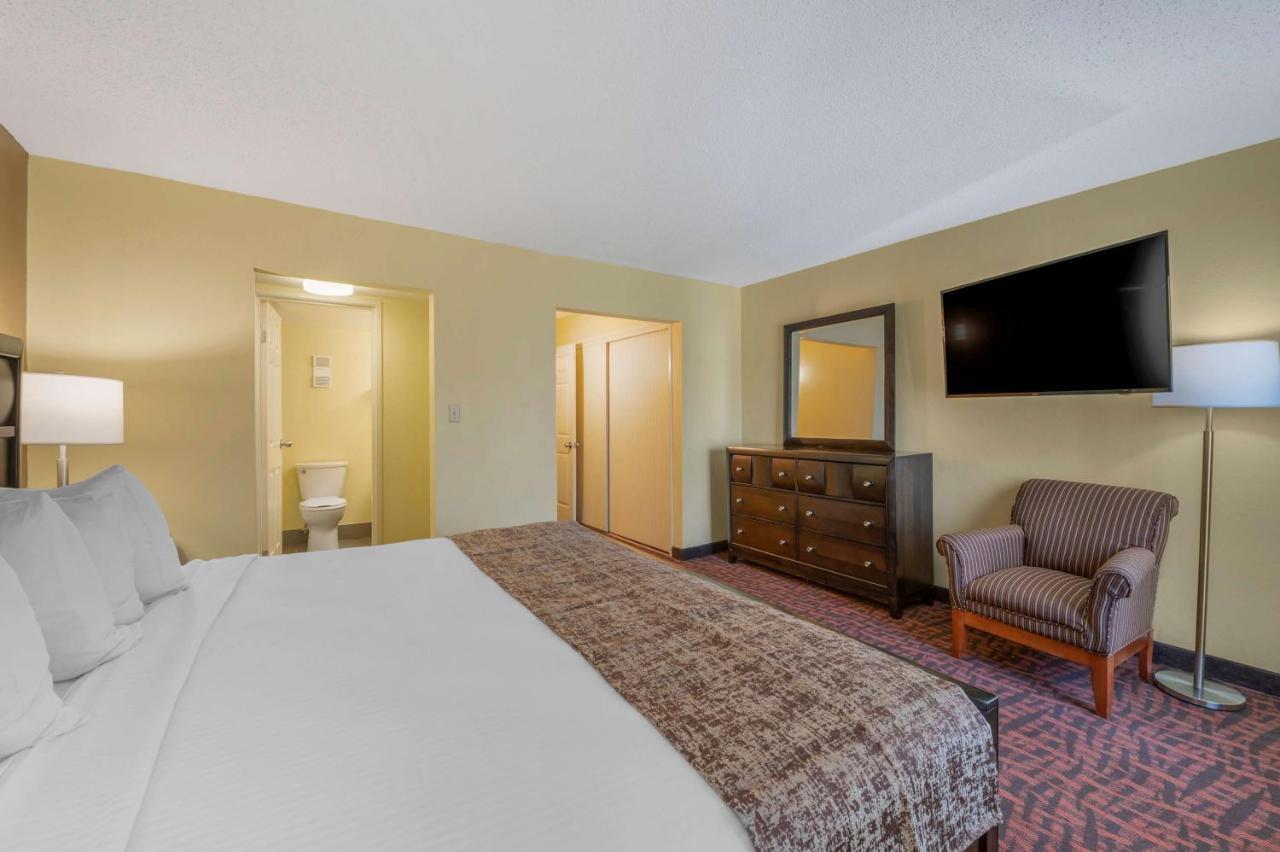 Best Western Louisville East Inn&Suites Eksteriør billede