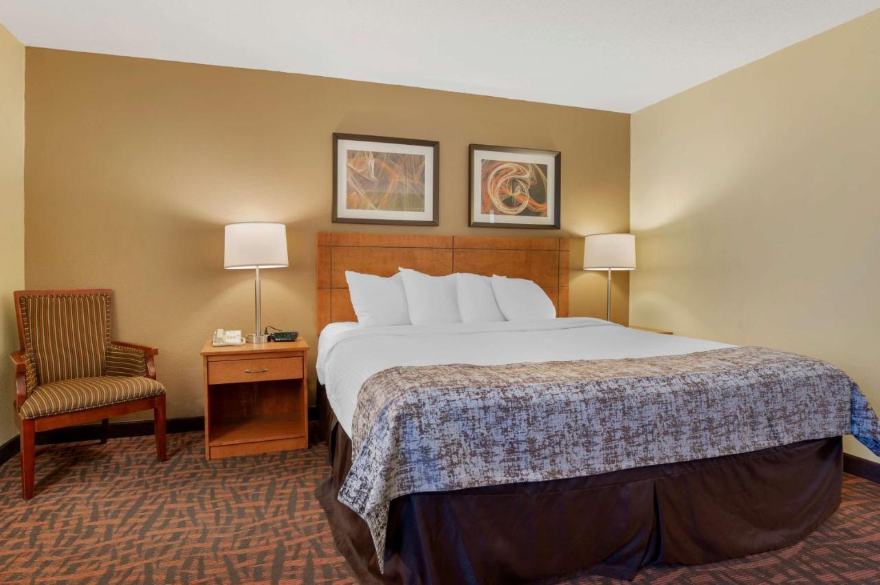 Best Western Louisville East Inn&Suites Eksteriør billede