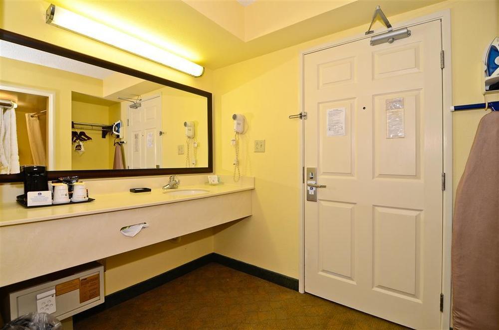 Best Western Louisville East Inn&Suites Værelse billede