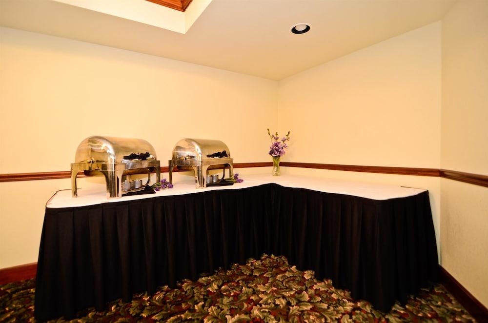 Best Western Louisville East Inn&Suites Eksteriør billede