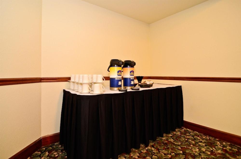 Best Western Louisville East Inn&Suites Eksteriør billede
