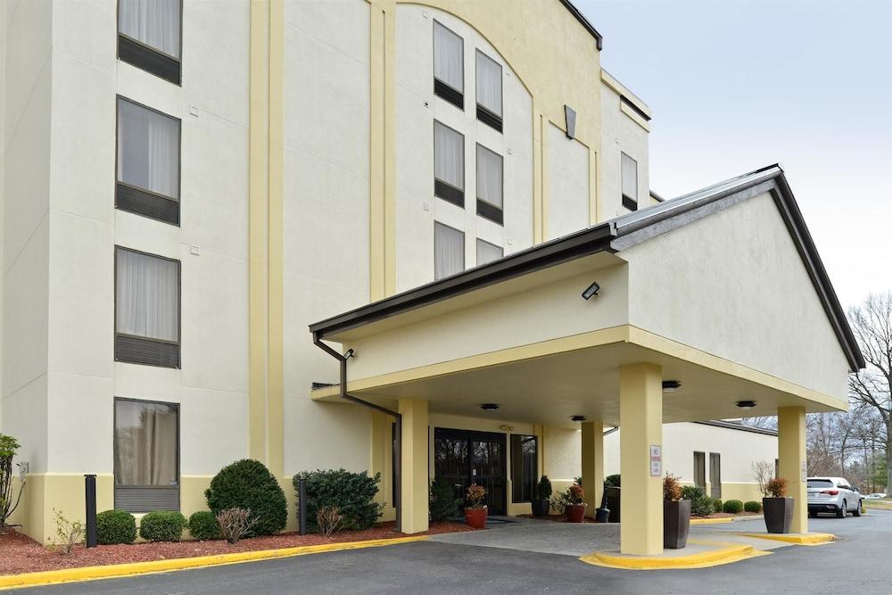 Best Western Louisville East Inn&Suites Eksteriør billede