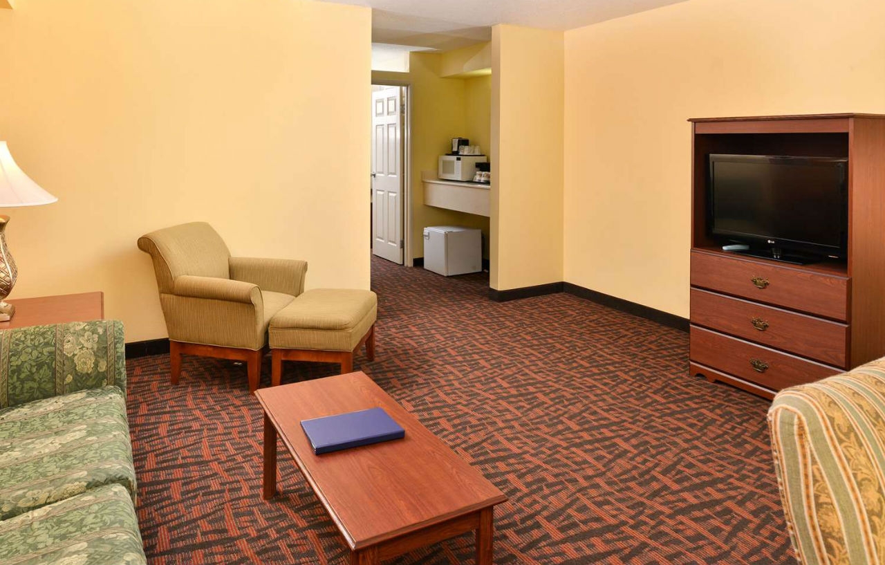 Best Western Louisville East Inn&Suites Eksteriør billede