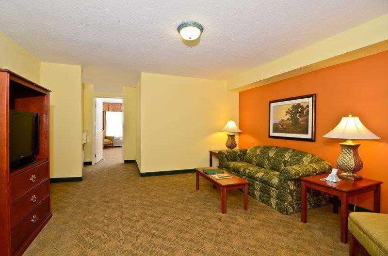 Best Western Louisville East Inn&Suites Eksteriør billede