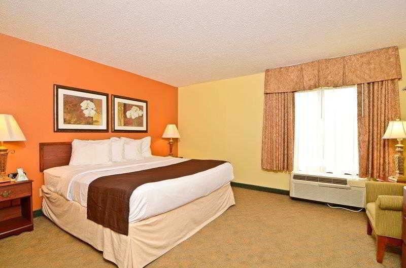 Best Western Louisville East Inn&Suites Eksteriør billede